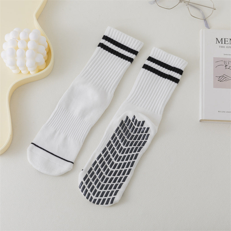pilate grip socks, reformer pilates socks,best pilates socks, yoga gripsocks, studio socks, fitness socks, gym socks, workout socks, and barre socks, gripsocks in Canada, gripsocks in USA, Australia gripsocks