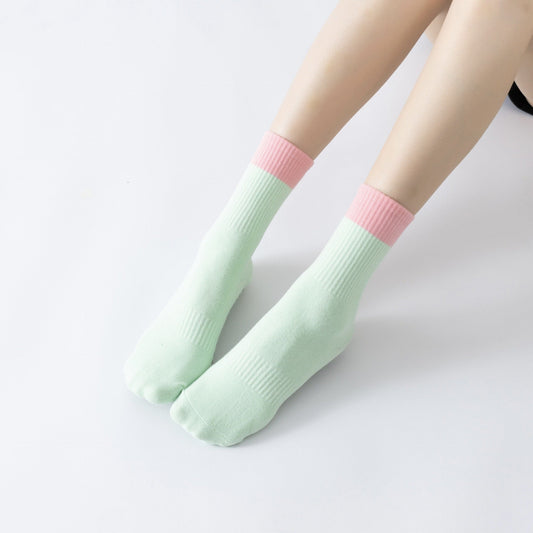 Step into Fall with the Full Toe Iris 2: Grip Socks That Do It All