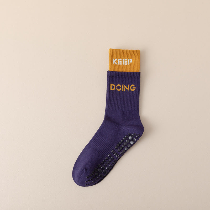 Discover pilate and yoga gripsocks, the essential studio accessory with an elegant twist. Perfect for Fitness, gym, workout, studio, wall pilate, and barre.