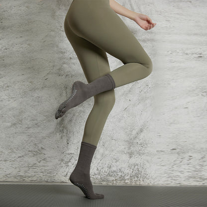 pilate grip socks, reformer pilates socks,best pilates socks, yoga gripsocks, studio socks, fitness socks, gym socks, workout socks, and barre socks, gripsocks in Canada, gripsocks in USA, Australia gripsocks