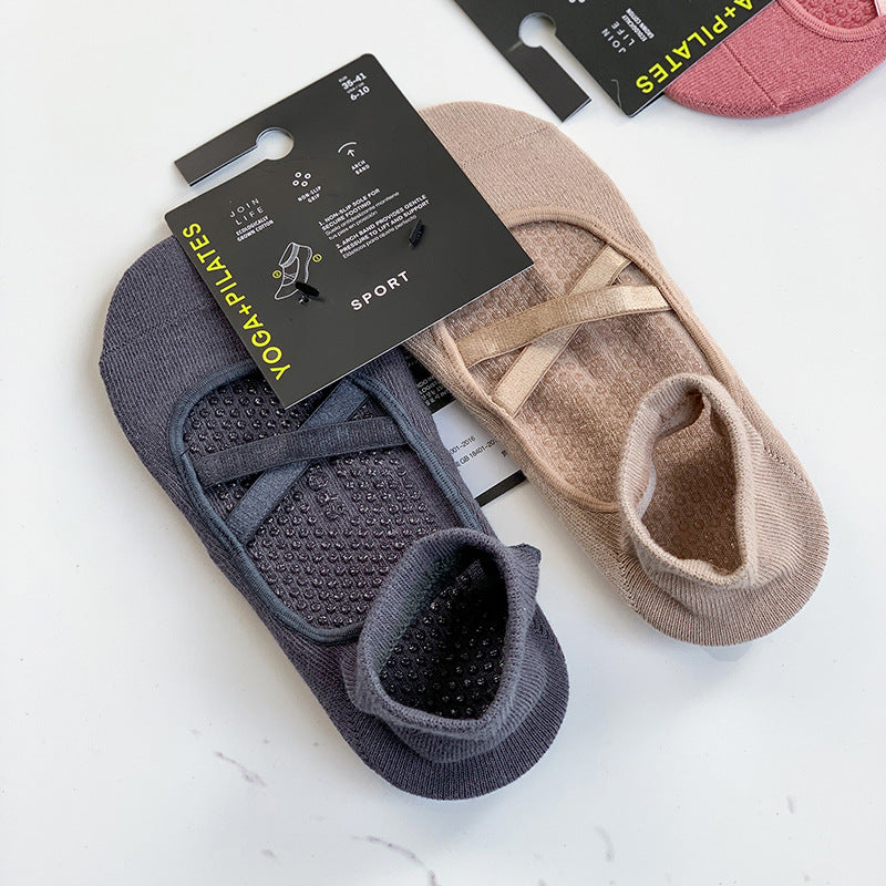 Discover pilate and yoga gripsocks, the essential studio accessory with an elegant twist. Perfect for Fitness, gym, workout, studio, wall pilate, and barre.